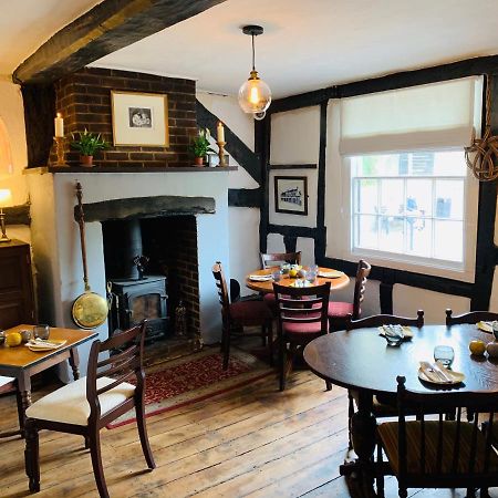 The Swan Inn Midhurst Exterior photo