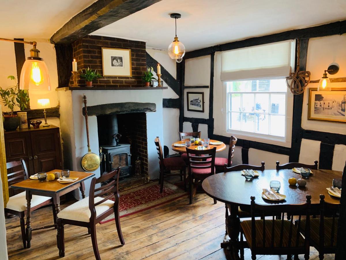 The Swan Inn Midhurst Exterior photo
