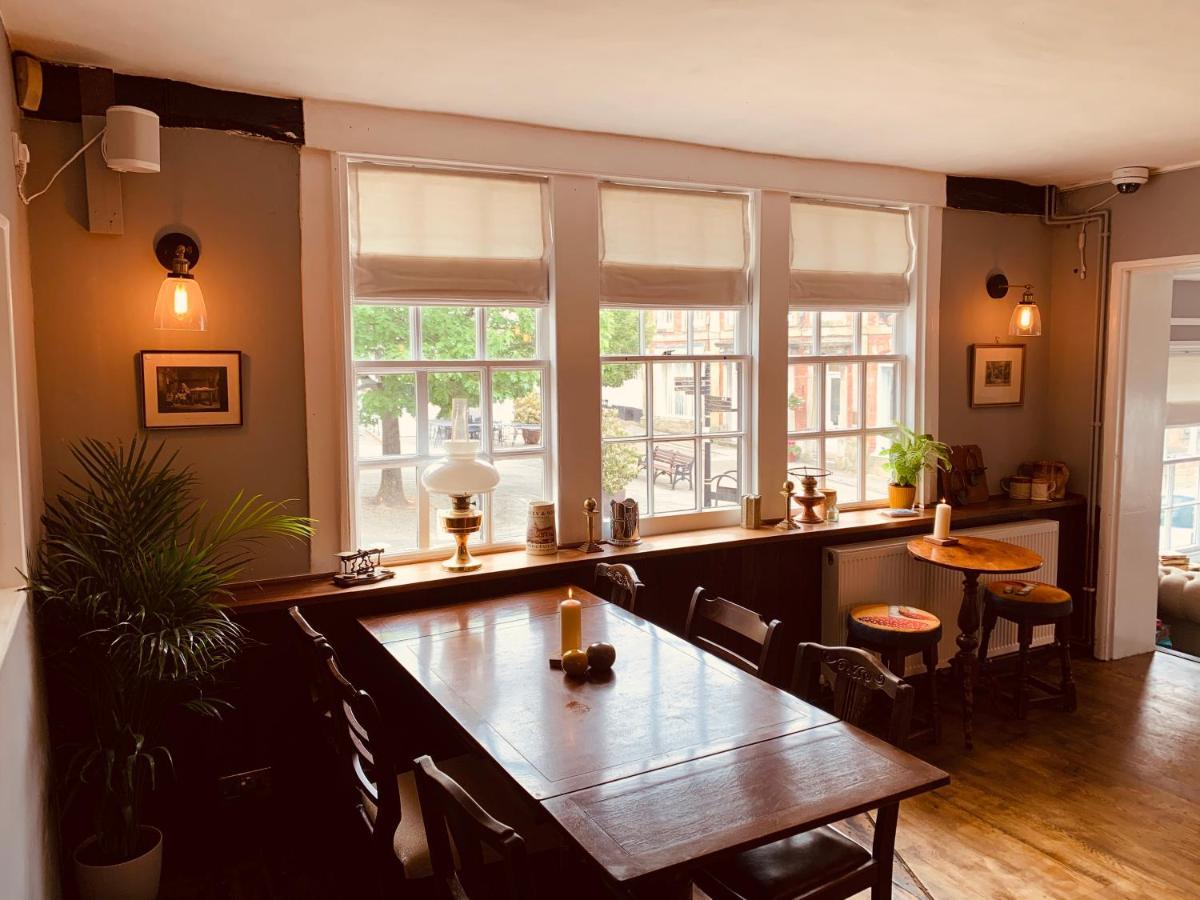 The Swan Inn Midhurst Exterior photo