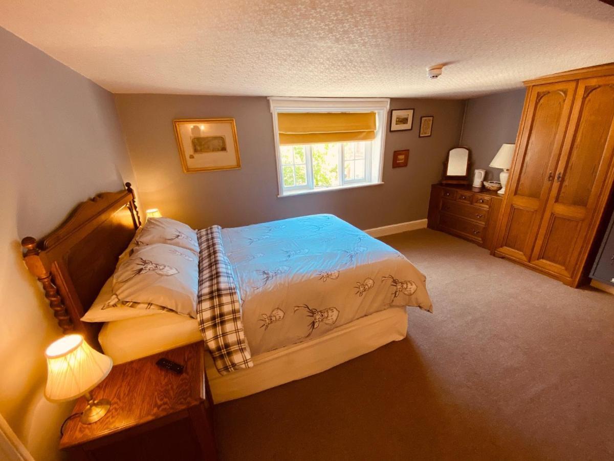 The Swan Inn Midhurst Room photo