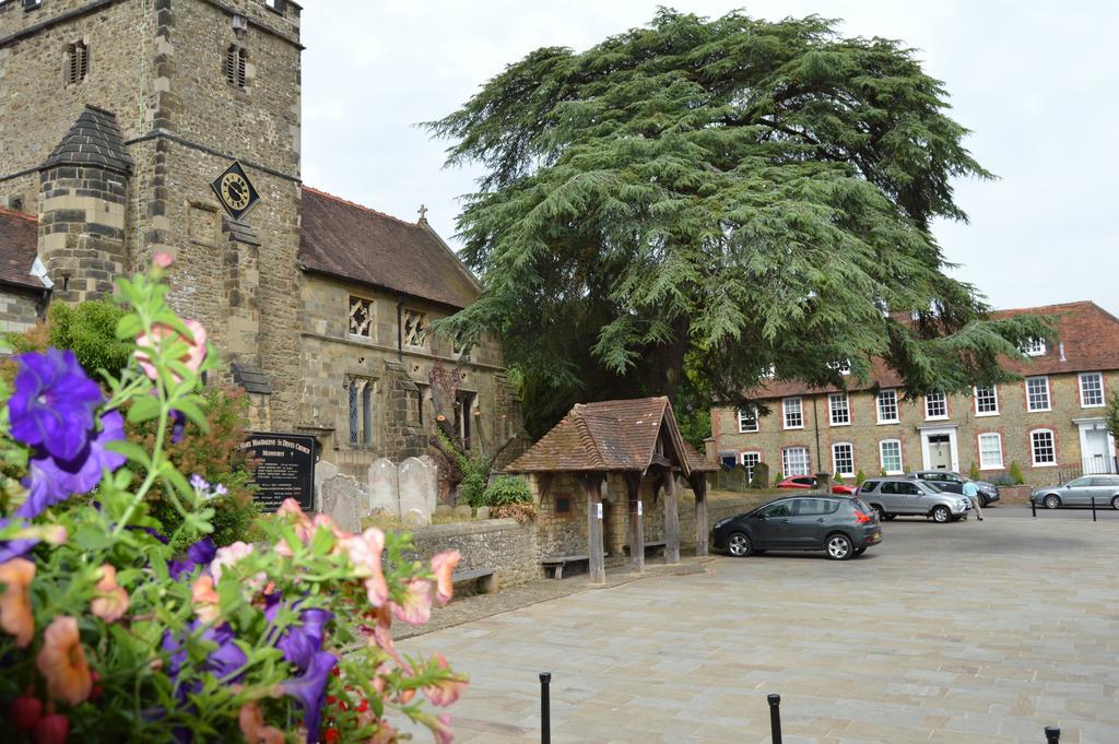 The Swan Inn Midhurst Exterior photo