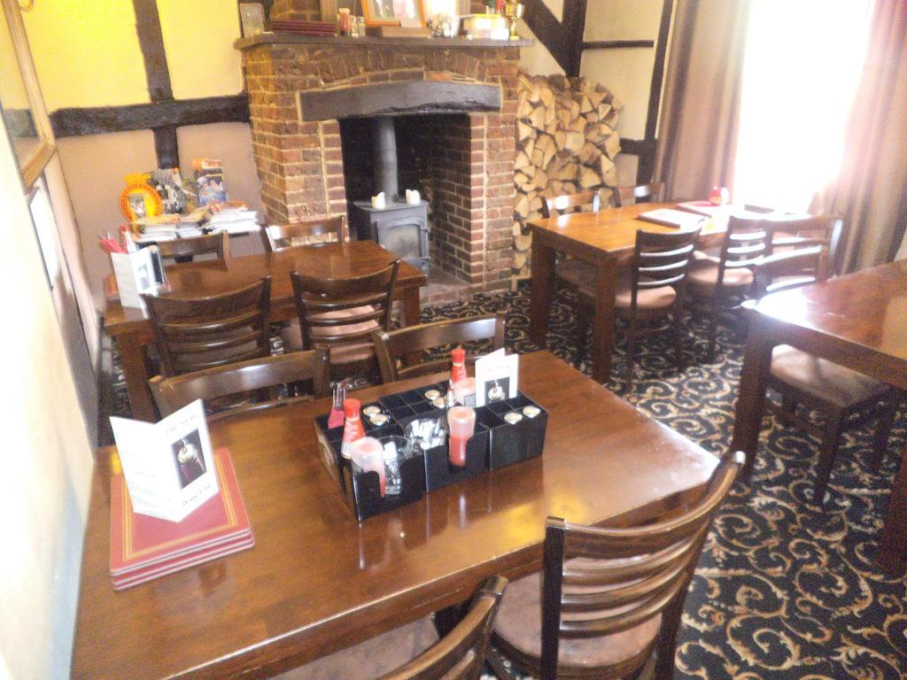The Swan Inn Midhurst Exterior photo